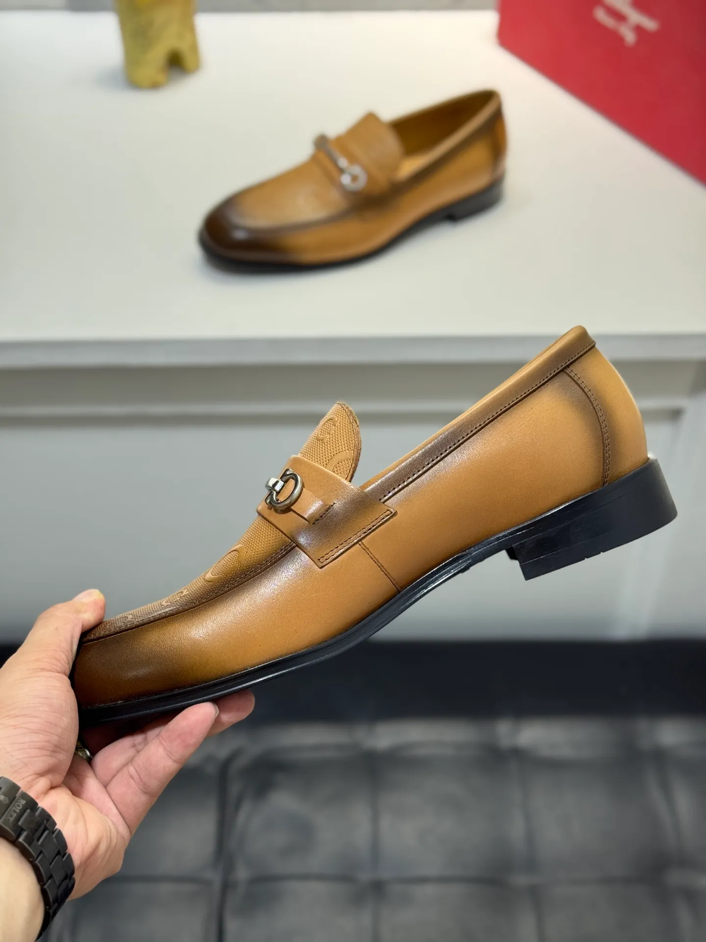 Men's shoes 💰460 Ferragamo [Ferragamo] top imported suit men's shoes 💯Original copy of the official website, product materials: selected imported embossed calfskin + luxury hardware buckle accessories ~ imported water-dyed cow 🐂 leather lining. Strong three-dimensional visual effect, original combination outsole, multiple colors available😘 Size: 39-44 (38.45.46.47 customized YS)